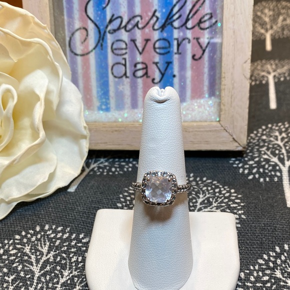 925 Sterling Silver Jewelry - Elegant Silver Ring with Clear Gemstone